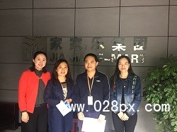 圖4 教師深入家家樂調(diào)研.JPG