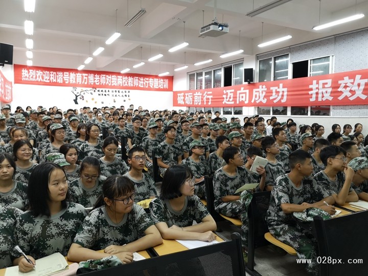 育才高一（2）班軍訓(xùn)會操風(fēng)采.jpg