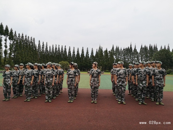育才高一（4）班軍訓(xùn)會操風(fēng)采 (2).jpg