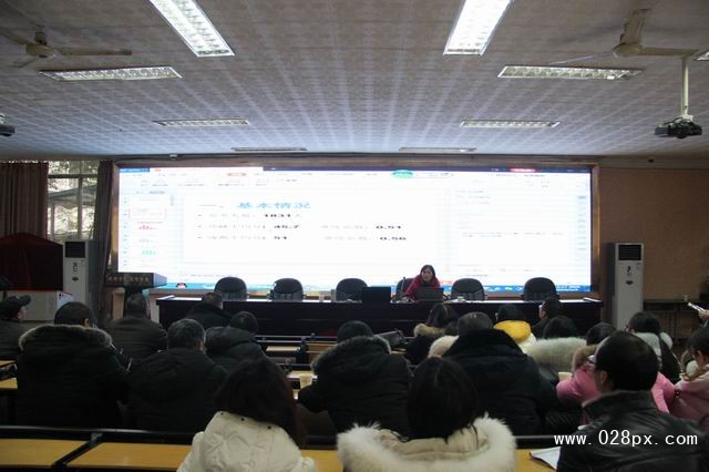 調(diào)整大小 圖2：市生物教研員曾桂萍老師作分析.jpg