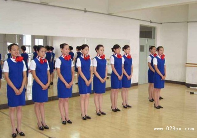 初中生走航空學(xué)校好嗎