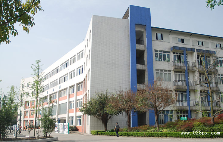 成都指南針職業(yè)技術(shù)學(xué)校貴不貴 成都指南針職業(yè)技術(shù)學(xué)校貴不貴