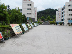 成都指南針職業(yè)技術(shù)學(xué)校學(xué)費
