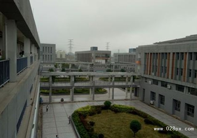 安順市平壩區(qū)中等職業(yè)學校收費情況