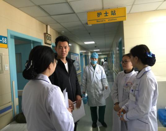 說明: H:\四川省省示范專業(yè)（護理）建設(shè)\學(xué)校活動各種照片\實習(xí)檢查和調(diào)研照片\2018年實習(xí)檢查影像資料\成大附屬\cd89c1d6a142542b025b973d5024f7a.jpg