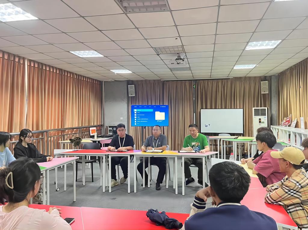繼續(xù)教育學院開展2023-2024學年下學期期中教學檢查學生座談會